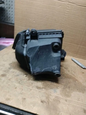 2015 Jeep Grand Cherokee Air Cleaner Assembly OEM 68213830AA 3.0L Diesel Used - Image 1 of 4