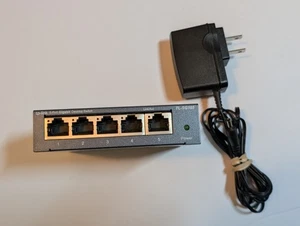 TL-SG105 5-Port Gigabit Unmanaged Desktop Switch w/ Power Supply - Afbeelding 1 van 3