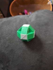 Magic Snake ~ Green ~ Twisty Puzzle Nostalgic Toy Create Endless Shapes- 4 Inche - Picture 1 of 3