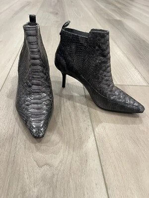 Donald Pliner Women's Willimus Snake Print Heeled Boot Gray Black Size 7 EUC - Image 1 of 4