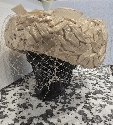 Vintage 1950's Beige Raffia Netting Pillbox Hat - Image 1 of 4