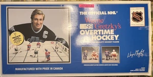 Juego de hockey Wayne Gretzky’s Overtime de colección 1990 con accesorios en caja original - Imagen 1 de 24