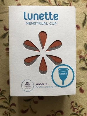 Copa Menstrual Reutilizable Lunette Modelo 2 Para Flujo Normal a Pesado en Azul Sin Usar Foto 1 de 4