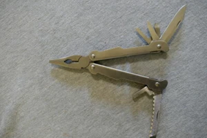 Edelstahl Pocket Survival Multi-Tool 10 Funktionen Messer Nadel Nase Zange - Bild 1 von 10