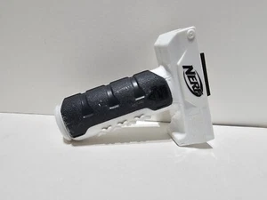 Nerf N-Strike Elite Vergeltungsgriff Aufsatz weiß/schwarz - Bild 1 von 3