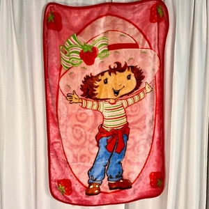 Strawberry Shortcake Fleece Throw Blanket Vintage 2000s Soft Plush 50x60 - Picture 1 of 13