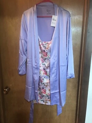 Bonita Femenina Sedosa Lavanda Y Floral Felina Juego de 2 Piezas Chemise y Bata Foto 1 de 4