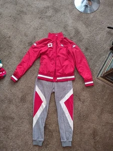 Vintage rot/weiß Kappa Canada Windbreaker & Velour Sweats 3 grüne Reißverschlusstaschen  - Bild 1 von 24