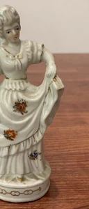 Late 1700s Style ceramic Girl In A Dress 5.5” Tall Figurine #C40. - Picture 1 of 8