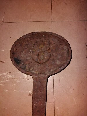 Letrero de golf de hierro fundido vintage "8" agujeros asignación parcela marcador Foto 1 de 4