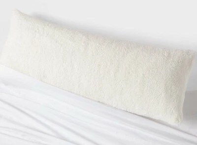 Almohada corporal con funda peluda beige Foto 1 de 4