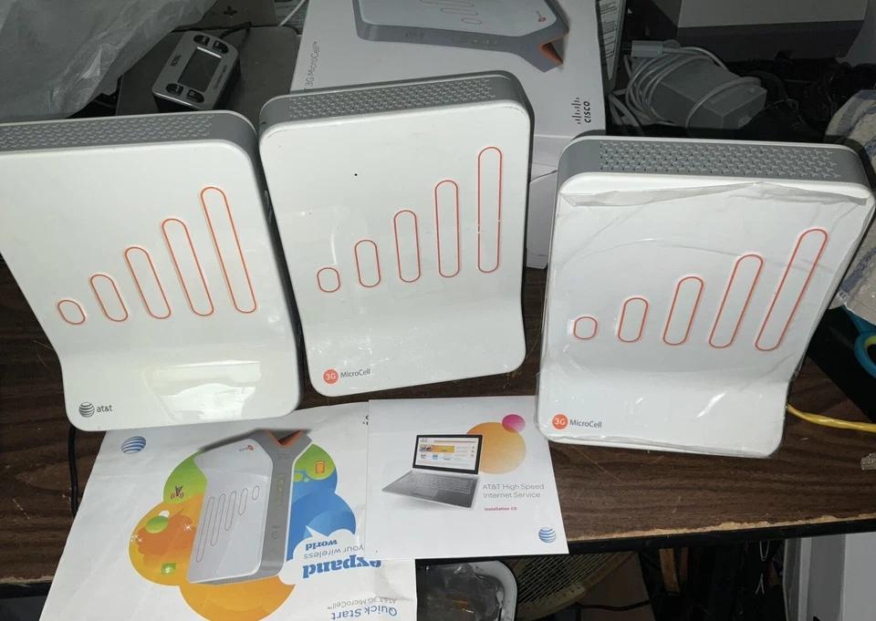 Lote 3 Antenas Amplificador de Señal Inalámbricas AT&T (Cisco) MicroCell 3G Para Piezas Foto 1 de 4