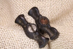 2 Old Cabinet Latches 1 3/8" Bow Tie Turn Button Jelly Cupboard Vintage Rustic - Picture 1 of 7