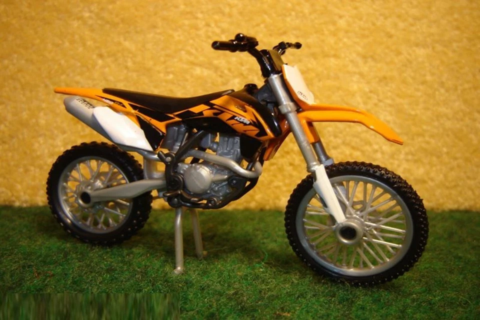 1:24 KTM 450 SX Orange Schwarz MAJORETTE 02482 - Bild 1 von 1