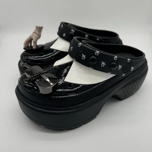 Zoccolo donna Crocs x Wednesday Addams Family Stomp taglia 8 - Foto 1 di 5