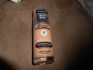 Revlon ColorStay Liquid Foundation SPF 15 Golden Beige 300 1 fl oz - Picture 1 of 1