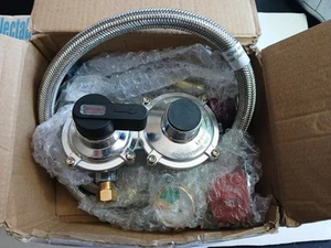 2-stufiger automatischer Wechsel Wohnmobil Propanregler - Doppeltankschlauch mit Manometer (18") - Bild 1 von 7
