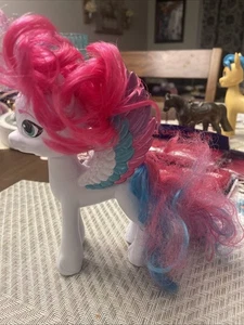 Hasbro My Little Pony Shining Adventures Zipp Storm Figura 2021 - Foto 1 di 5