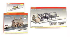 HORNBY 'OO' GAUGE LOT OF 3 ASSORTED STATION PLATFORMS & BUILDINGS - Picture 1 of 10