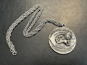 Vintage 1975 - MLB Cincinnati Reds Baseball - NLCS Medallion - Picture 1 of 5