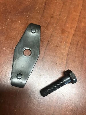 Used OEM Part Blade Bolt Plate Asy for Craftsman Push LawnMower Model 247.370370 - Image 1 of 4