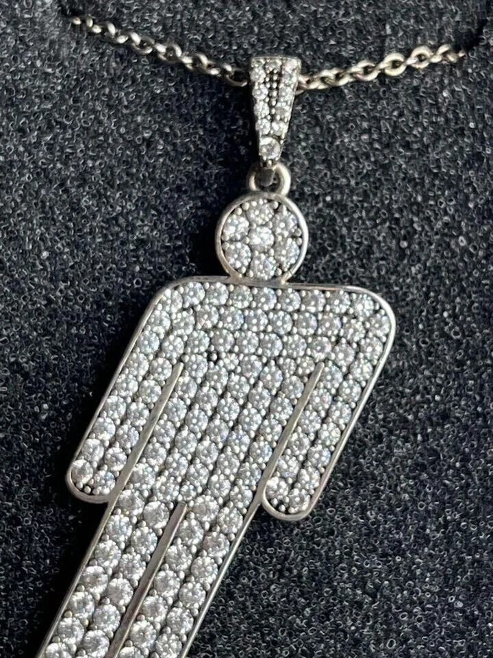 Pingente de prata Billie Eilish folheado a ouro branco 14K diamante simulado redondo 3 quilates - Imagem 1 de 3