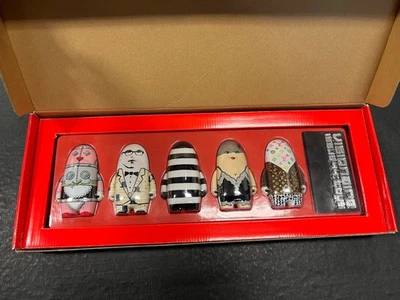 Kid Robot Visionaire V44 Negro Edición Limitada Set Foto 1 de 4