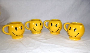 Juego de 4 tazas McCoy Smiley Face Have A Happy Day de colección 3,75" H - Imagen 1 de 8
