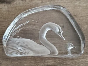 MATS JONASSON SIGNATURE COLLECTION STUDIO ART FROSTED CRYSTAL SWANS PAPERWEIGHT - Picture 1 of 10