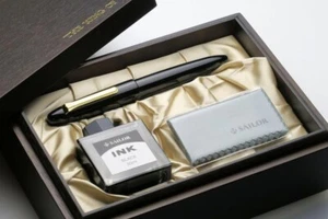 Sailor King of Pen (KOP) BK Ebonite Medium-nib 21K & Wooden box 11-7002-620 - Picture 1 of 8