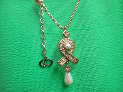 Vintage Christian DIOR Colar Logotipo Corrente de Ouro Fita Strass CD Pingente - Imagem 1 de 4