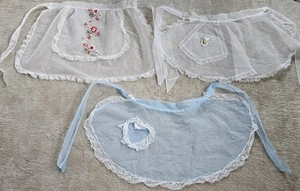 Lote 3 Medio Delantal De Colección Organza Azafata Transparente Blanco Azul Encaje Recortado Bolsillo Flor - Imagen 1 de 5