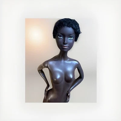 Barbie modello basic n. 04 Collezione 001 Bambola da Collezione Etichetta Nera 2 - Immagine 1 di 4