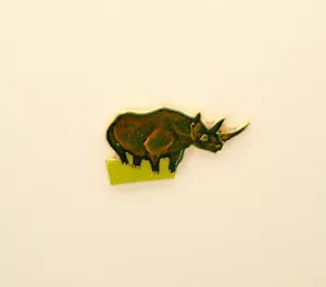 Vintage Nashorn Nashorn Dschungel 70er Jahre kleine Mütze Anstecknadel Neu NOS - Bild 1 von 2