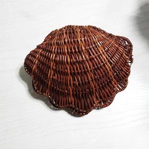 VINTAGE woven Clamshell design tabletop basket for nautical decor holds sea etc. - Picture 1 of 5