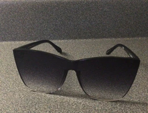 Quay- Black Come Thru Cat Eye Sunglasses Black New W/ Case & Cloth-New Women - Picture 1 of 3