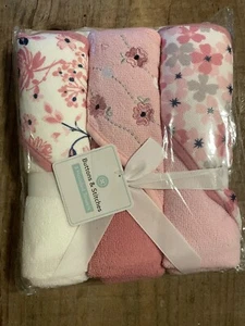 Buttons & Stitches Baby Girl 3 Pack Rolled/Carded Hooded Towels in Crisp Blossom - Picture 1 of 2