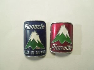 De colección 2 Pinnacle Cabeza de Bicicleta Insignias Emblema Pintado Logotipo de Montaña - Imagen 1 de 12