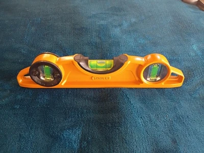 STANLEY BOSTITCH ALUMINIO FUNDIDO A PRESIÓN NIVEL DE TORPEDO MAGNÉTICO. Foto 1 de 4