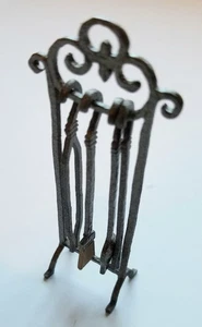 DOLLHOUSE MINIATURE ~JEANETTA KENDAL HAMMERED BRONZE FIREPLACE TOOL SET & STAND - Picture 1 of 4