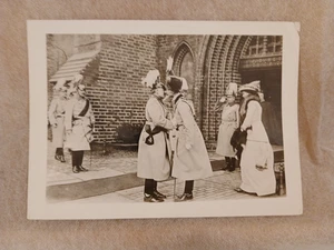 American Press Ass'n Photo Kaiser Wilhelm Greeting His Son 18.02.1913 - Bild 1 von 2