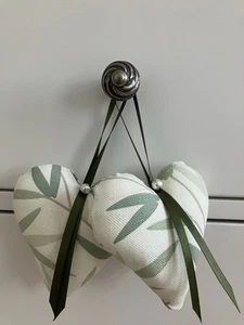2 x Corazones Colgantes Laura Ashley - Hoja de Sauce Seto Hecho a Mano - Imagen 1 de 3