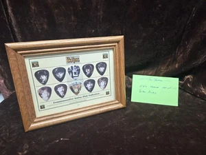 The BEATLES Gedenk-Gitarren-Plektren-Sammlung mit 10 Plektren 5 x 7 gerahmte BEATLES - Bild 1 von 6