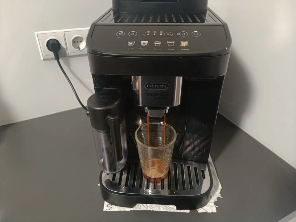 DeLonghi Magnifica Evo Kaffeevollautomat Kaffeemaschine ECAM290.61.B Neuwertig - Bild 1 von 4