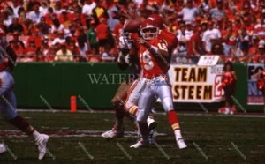 DB90 Joe Montana Kansas City Chiefs Throws a Pass 8x10 11x14 16x20 Photo - Picture 1 of 1