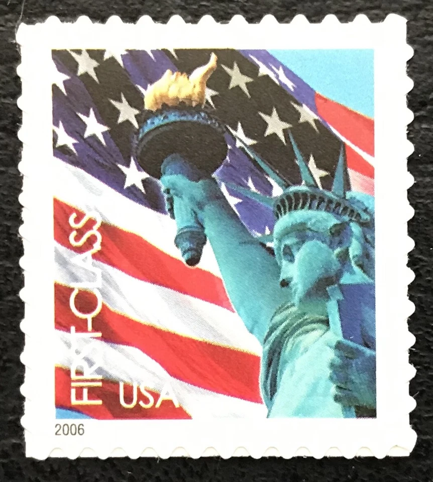 2005 Scott #3966 - (39¢) - STATUE OF LIBERTY AND FLAG - Single Stamp - Mint NH - Image 1 of 1