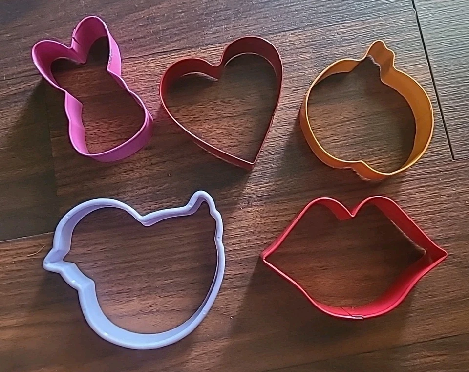 Lote de 5 cortadores de galletas - Wilton Bunny corazón calabaza  Foto 1 de 1