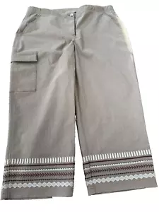 Chico's Größe 2 neu mit Etikett Fitigues bestickt Cargo Capri kurze Hose USA Größe 12 hellbraun - Bild 1 von 9