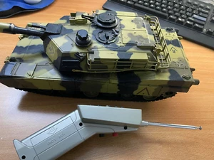 RC Tank 1/24 Scale  Challenger **STATIC or Requires REPAIRS as UNTESTED ** - Picture 1 of 6