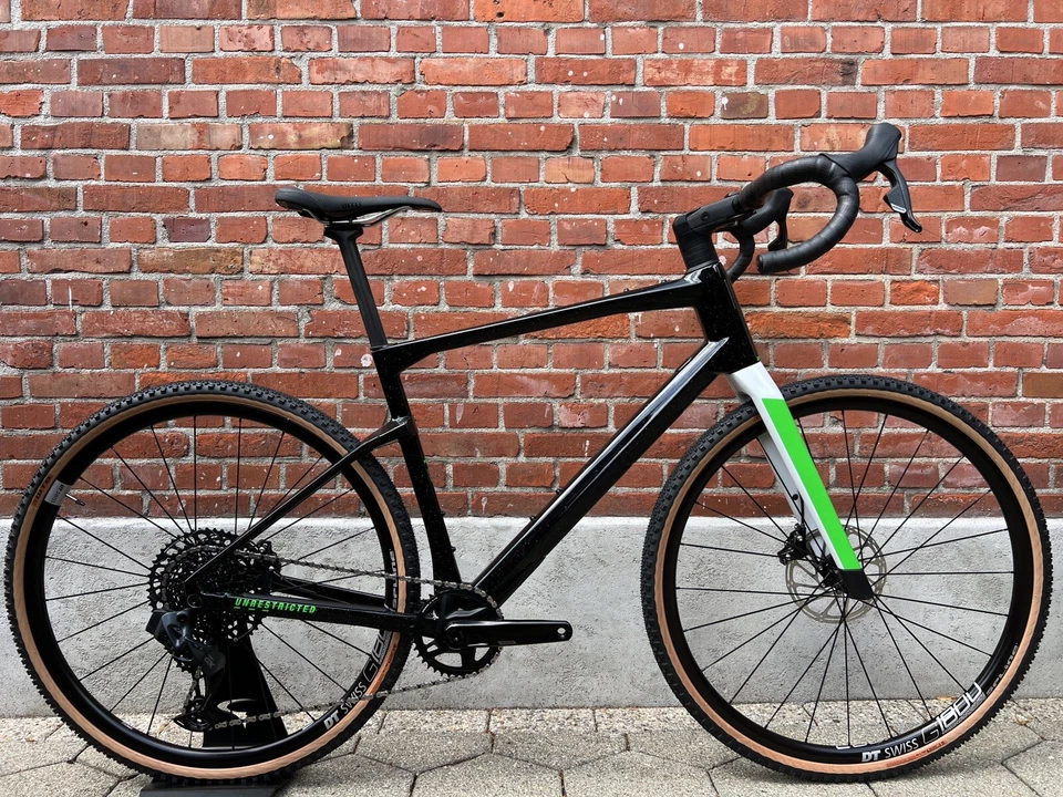 NEW! BMC URS 01 Four Gravel Carbon/SRAM Rival GX AXS 1x12/Size L/DT-Swiss - Bild 1 von 4